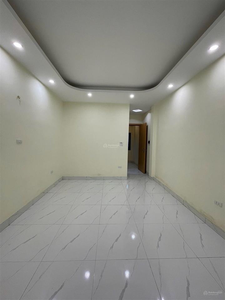 Bán nhà 30m2 giá 2tỷ850tr thiết kế đẹp không lỗi phong thủy ngõ ô tô cạnh nhà, khu tiện ích tốt