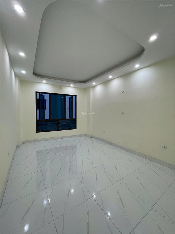 Bán nhà 32m2 giá 2tỷ800 sổ đỏ chuẩn không quy hoạch không lỗi phong thủy ngõ ô tô cạnh nhà tiện ích