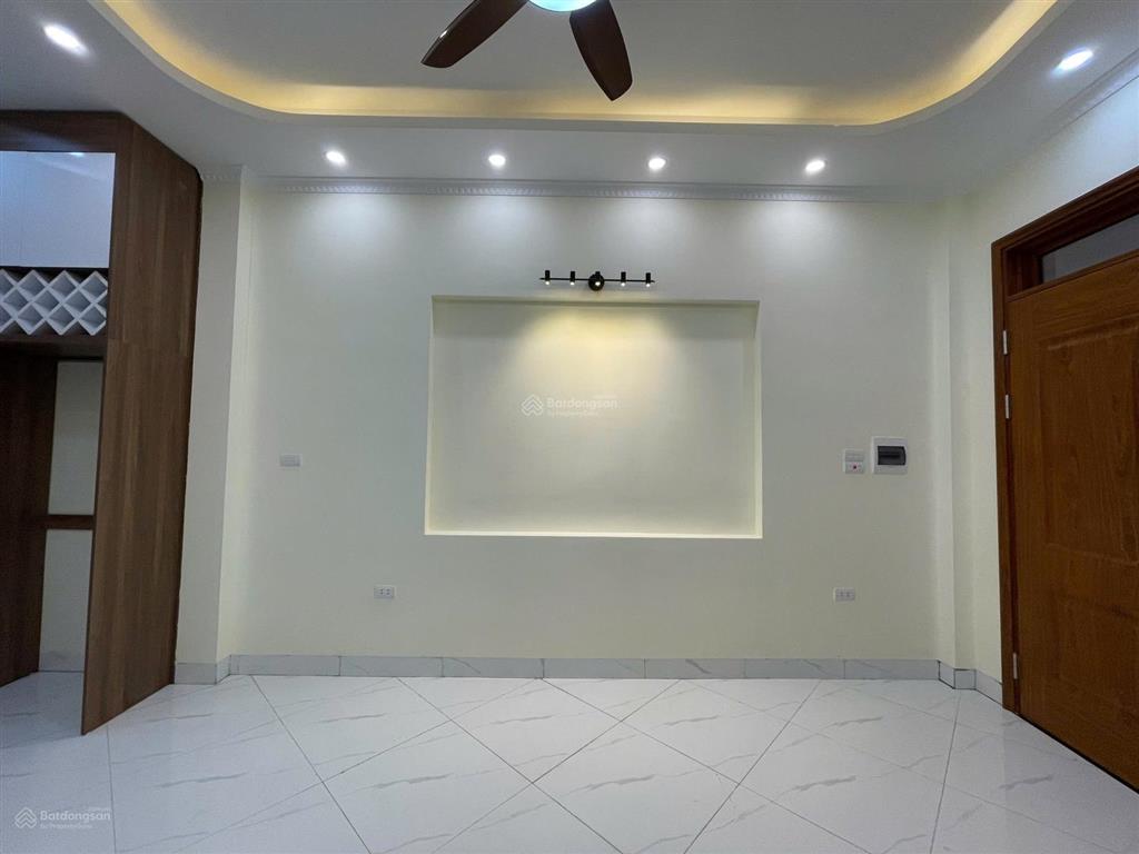 Bán nhà 32m2 giá 2tỷ800 sổ đỏ chuẩn không quy hoạch không lỗi phong thủy ngõ ô tô cạnh nhà tiện ích