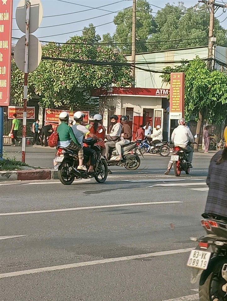 Bán lô đất vị trí đẹp giá rẻ kinh doanh buôn bán cực kỳ tốt tân uyên bình dương