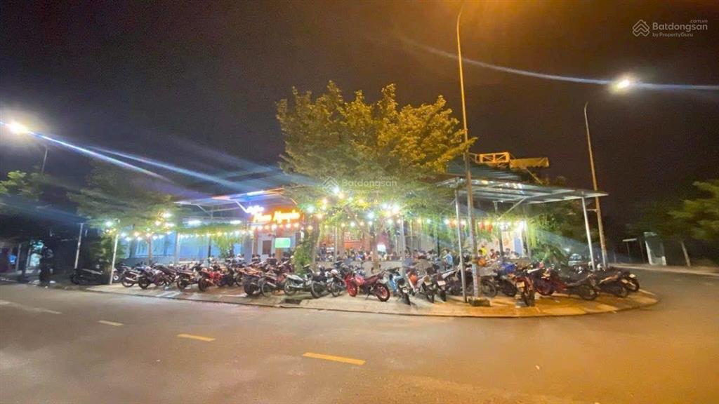 Cần bán căn nhà lô góc lớn kinh doanh buôn bán đa ngành nghề tại tân uyên, bình dương