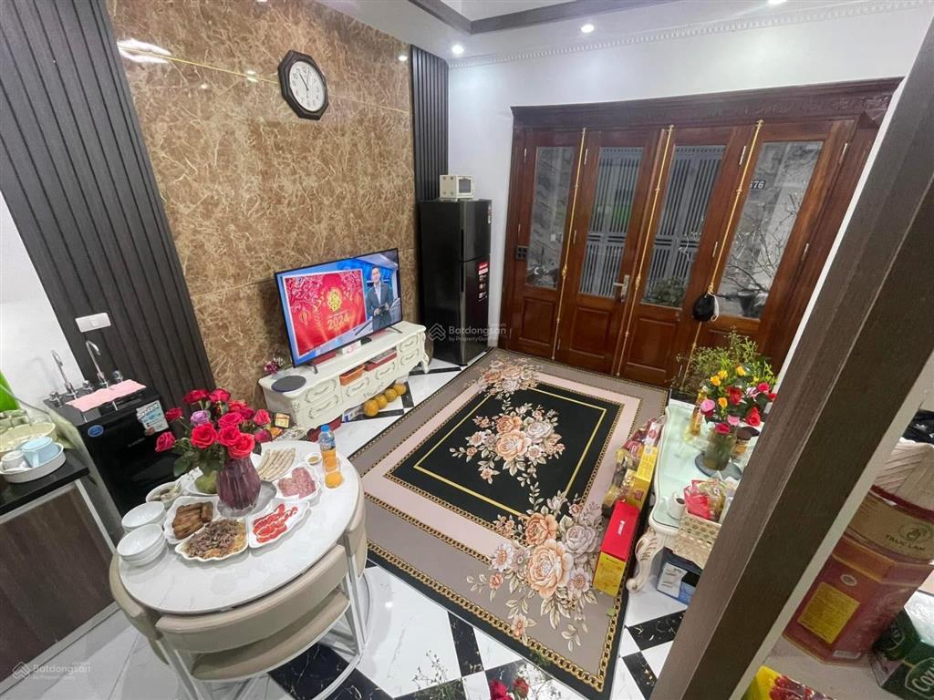 Tôi chính chủ cần bán nhà phố xã đàn, đống đa. 35m 10,8 tỷ.