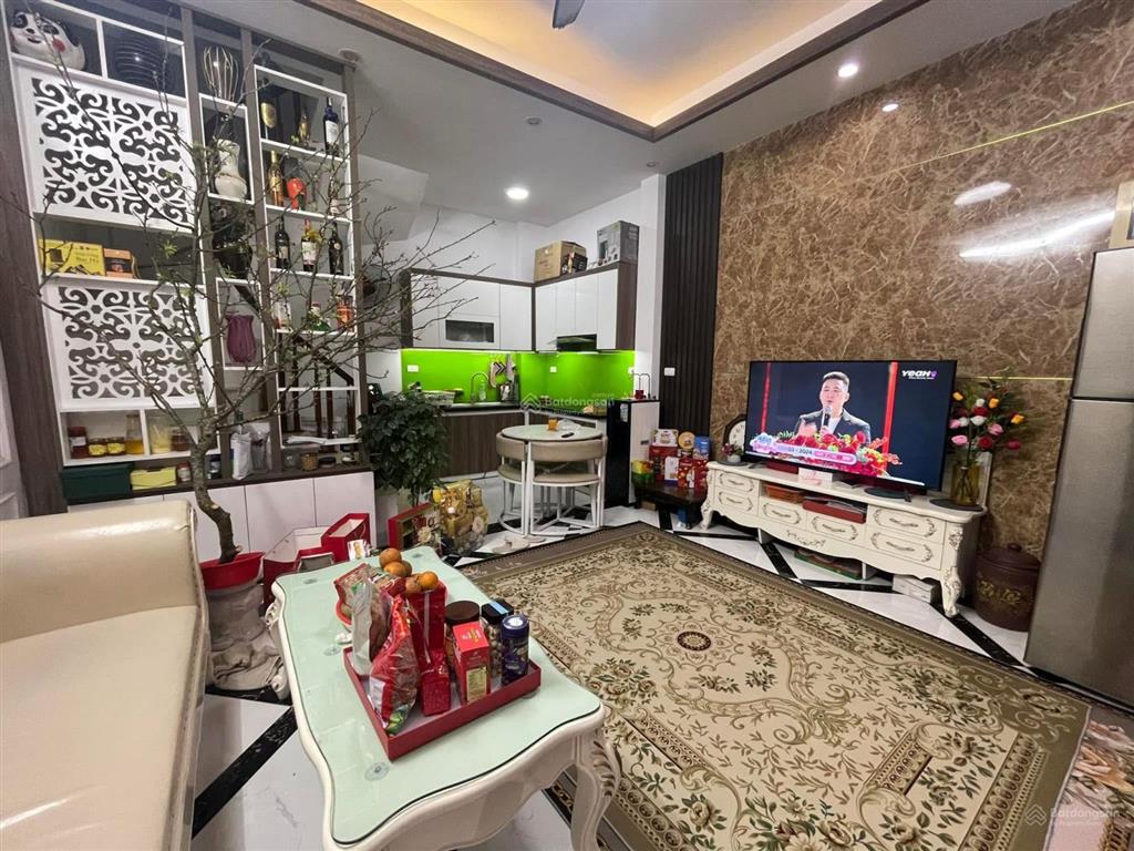 Tôi chính chủ cần bán nhà phố xã đàn, đống đa. 35m 10,8 tỷ.