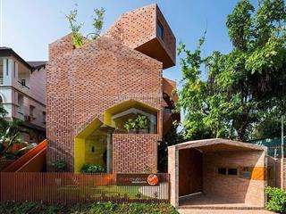 Góc 3 mặt tiền  biệt thự cổ điển ven sông sài gòn ngay trần não, dt 9x24m, 4 tầng, giá rẻ 75 tỷ