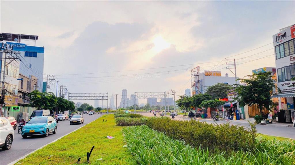 Nhà mặt tiền ngang 10m ngay lương định của (đoạn vòng xoay trần não), 10x25xd hầm 7 tầnggiá 98tỷ