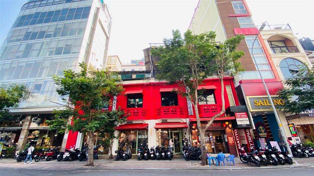 Hàng hiếm ngang lớn ngay chợ bến thành dt 8x13m (100m2)  kc 3 tầng  hđt 210tr/th  giá 70 tỷ