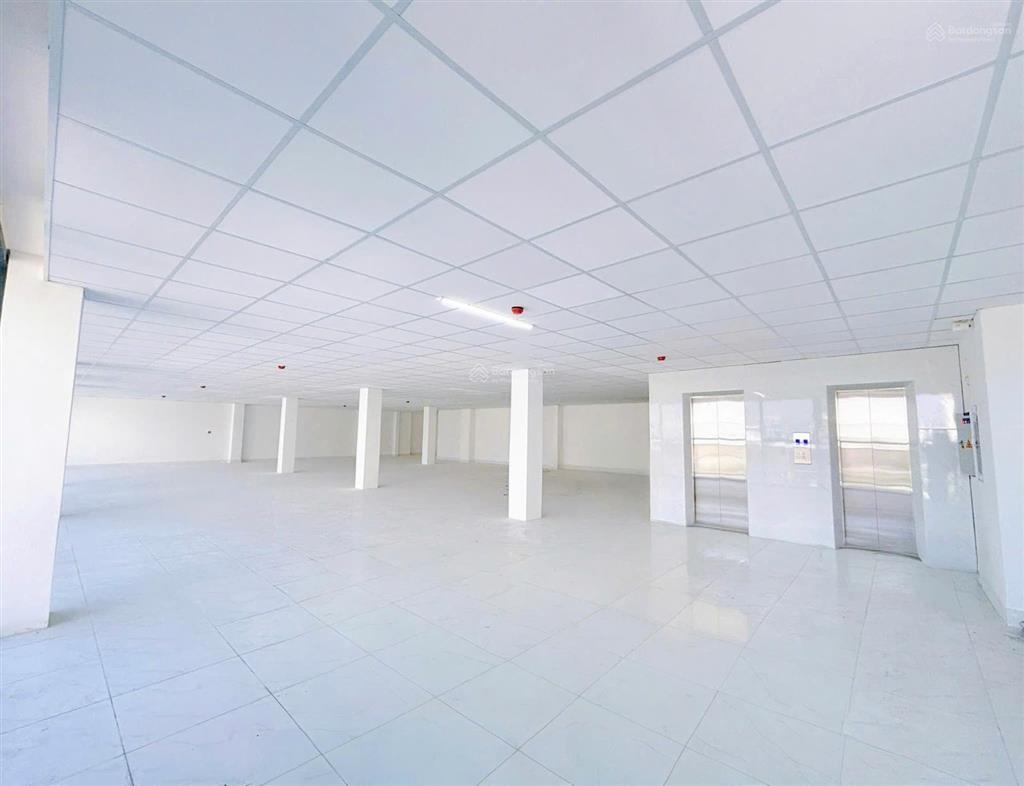 Tòa nhà 1.800m2 sàn  hầm+8 tầng  10x33m (cn 312m2) giá rẻ 65 tỷ mặt tiền cộng hòa, p4, tân bình