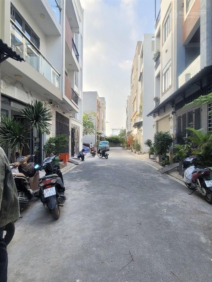 Đường nhựa 8m  cạnh aeon mall tân phú  4 tầng  tặng full nội thất  chỉ hơn 6 tỷ.