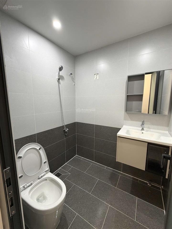 Sát mặt tiền  đường minh phụng  bình thới  tặng full nội thất  có 3pn  q11  chỉ hơn 6 tỷ