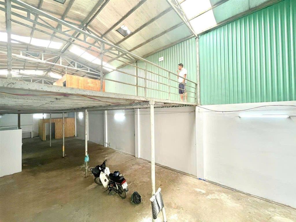 Cho thuê kho xưởng 7x30m, lửng, điện 3pha, tải 5tấn, giá 20tr
