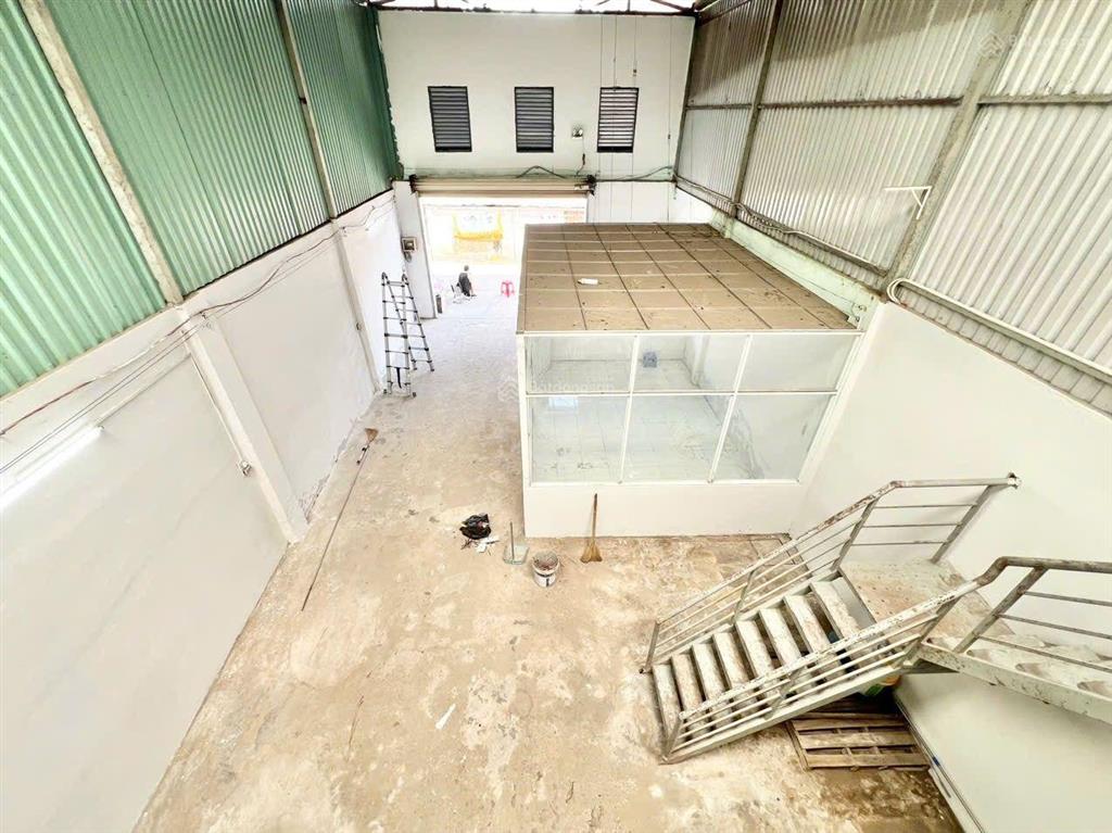 Cho thuê kho xưởng 7x30m, lửng, điện 3pha, tải 5tấn, giá 20tr