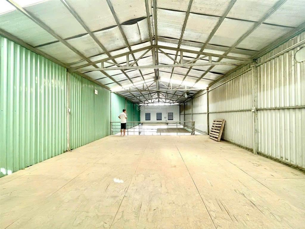Cho thuê kho xưởng 7x30m, lửng, điện 3pha, tải 5tấn, giá 20tr