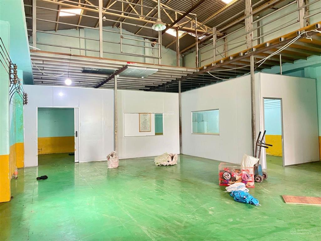 Cho thuê kho xưởng 10x20m, lửng, văn phòng, tải 8tấn, nền epoxy, điện 3pha, giá 20tr thương lượng