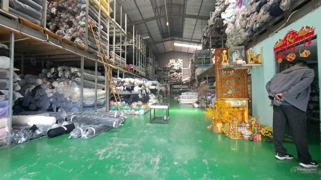 Cho thuê kho xưởng 12x20m, lửng, văn phòng, tải 58tấn, điện 3pha, giá 24tr bao vat