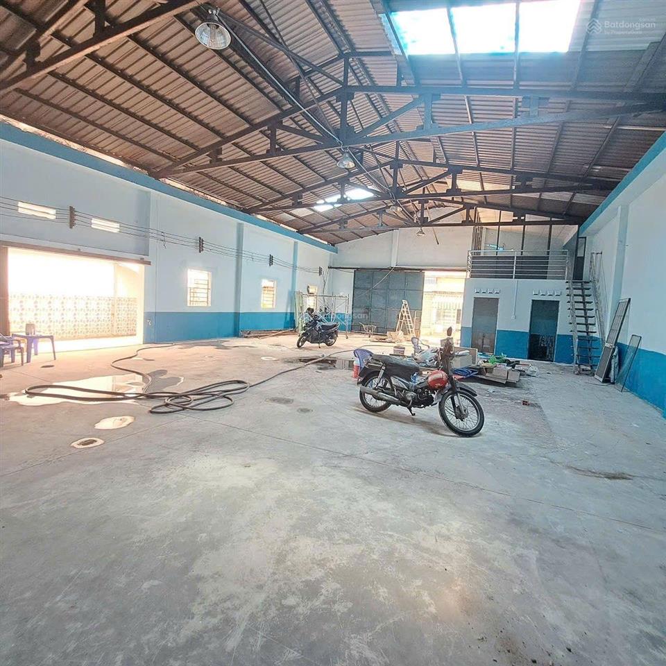 Cho thuê kho xưởng 12x20m, lửng, vp, điện 3pha, tải 8tấn, giá 24tr có vat