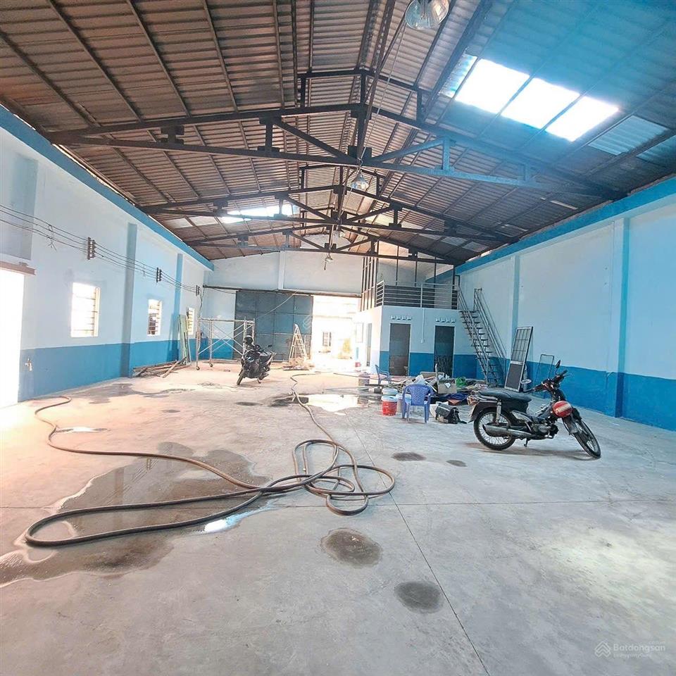 Cho thuê kho xưởng 12x20m, lửng, vp, điện 3pha, tải 8tấn, giá 24tr có vat