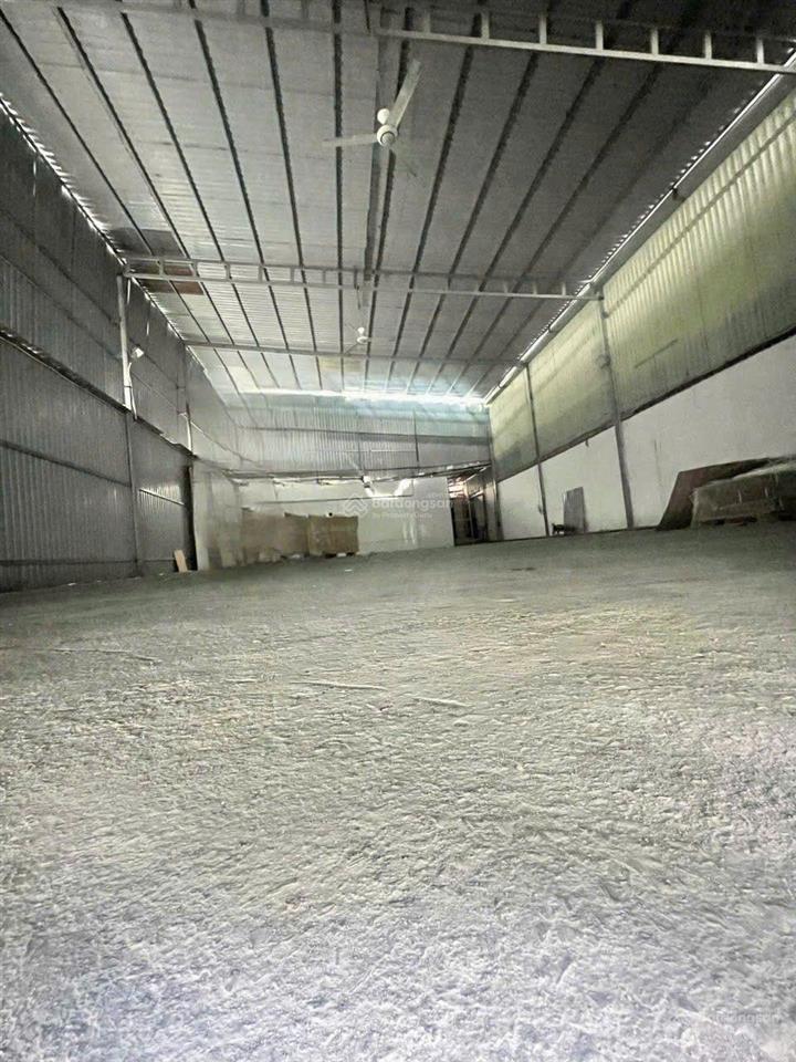 Cho thuê kho xưởng bình tân 300m, điện 3 pha, đường container 24h, giá 18tr