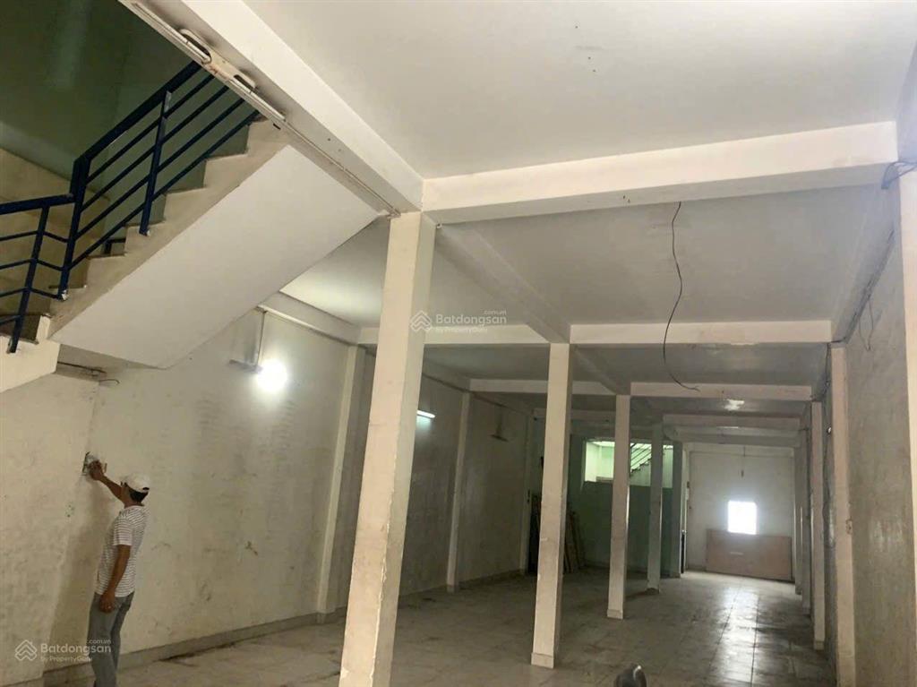 Cho thuê nhà xưởng bình tân 6x30m, 2 lầu, điện 3 pha, đường container 24h, giá 17tr