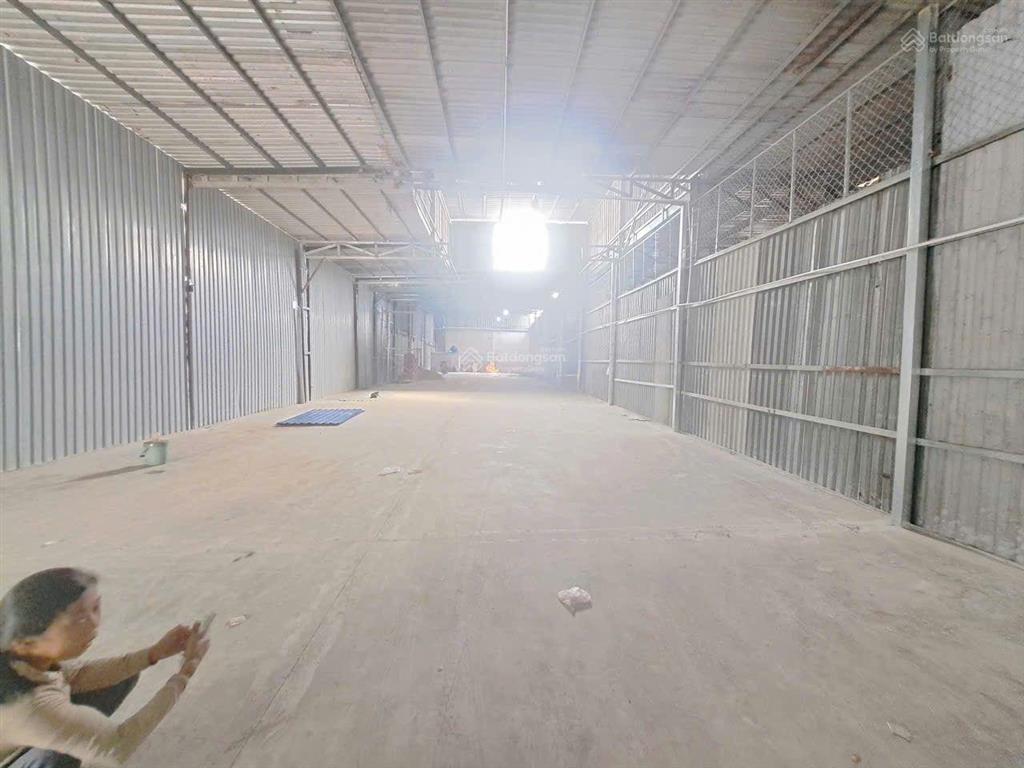 Cho thuê kho xưởng 9x45m, điện 3 pha, tải 10 tấn, giá 28 tr