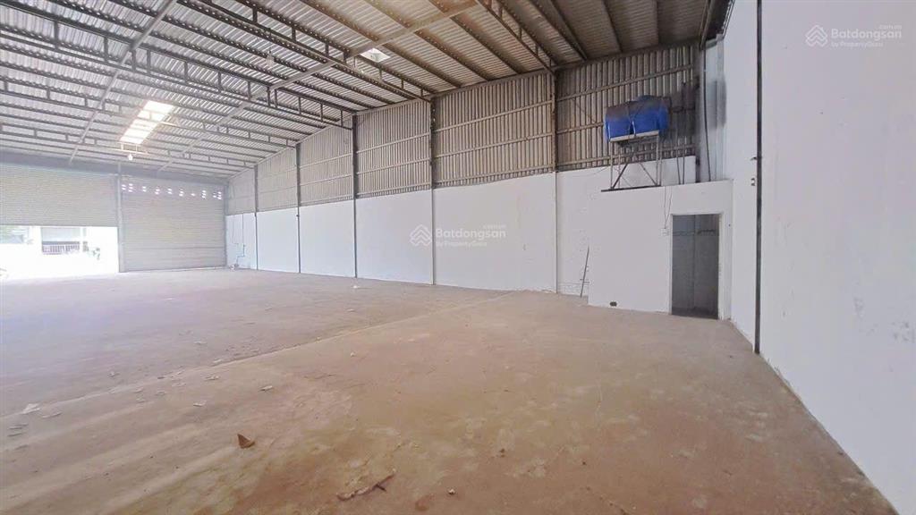 Cho thuê kho xưởng tân tạo 12x18m, tải 10 tấn, điện 3 pha, giá 25 triệu