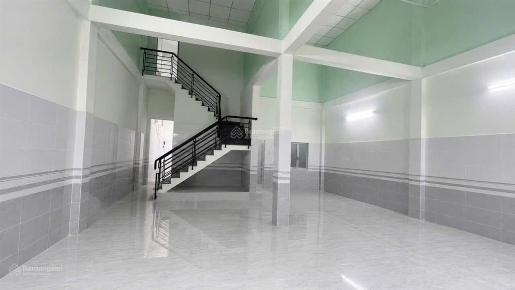 Cho thuê kho xưởng mới xây 8x17m, lửng, 2pn, điện 3pha, tải 5tấn, giá 17tr