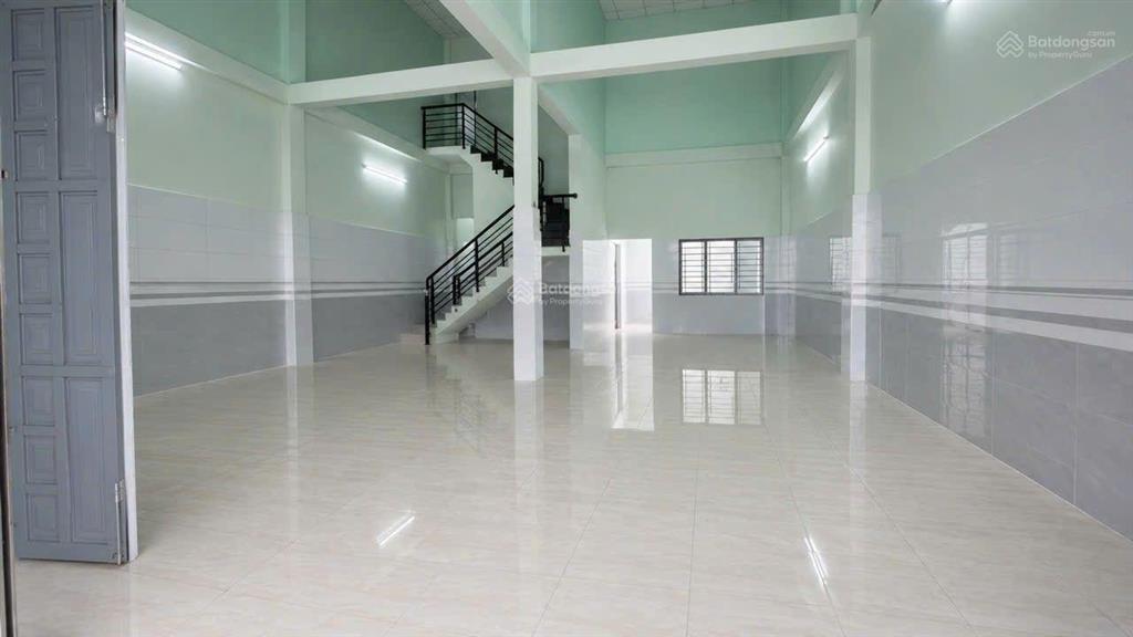 Cho thuê kho xưởng mới xây 8x17m, lửng, 2pn, điện 3pha, tải 5tấn, giá 17tr