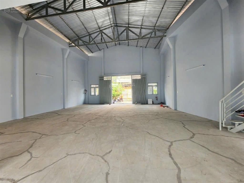 Cho thuê kho xưởng 320m2, điện 3 pha, tải 5 tấn, giá 25tr