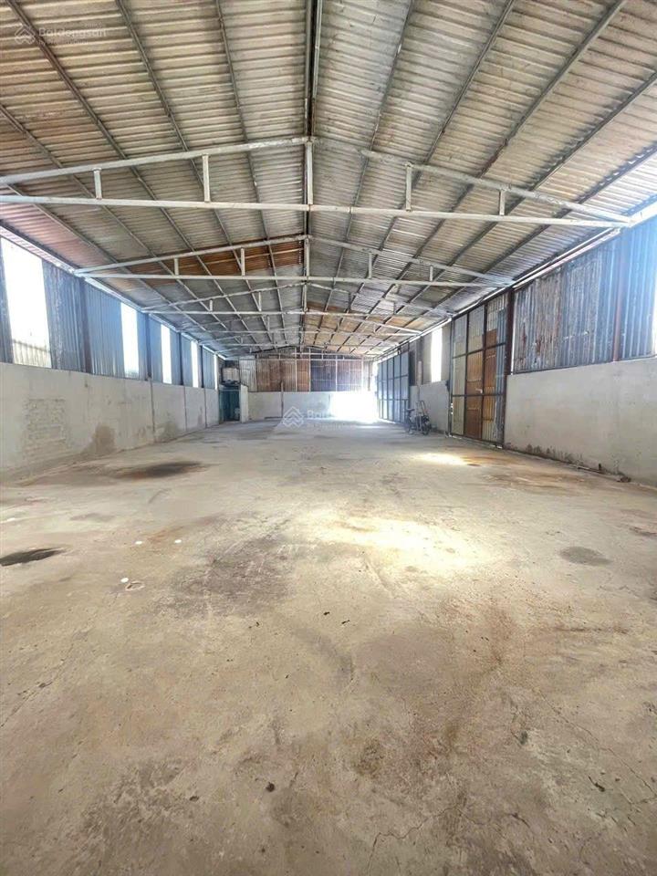 Cho thuê kho xưởng 750m2, kho 8x40m, điện 3 pha, tải 5 tấn, giá 20tr