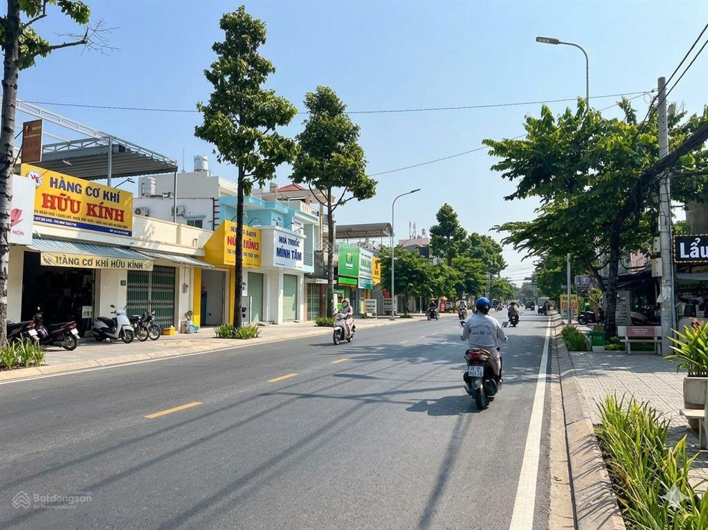 Bán gấp nhà bà điểm 2 tầng, sát ngã tư trung chánh, hóc môn, dt 80m2, giá 4,15 tỷ