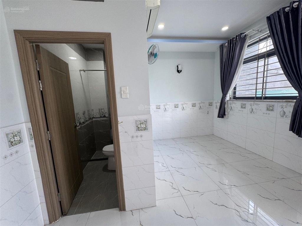 Bán nhà 2 tầng mặt tiền kinh doanh đặng thúc vịnh, hóc môn, rộng 32m, dt 5x15, giá 8 tỷ