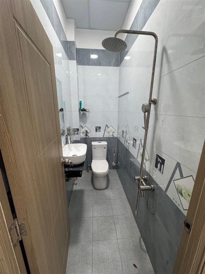 Bán nhà 2 tầng mặt tiền kinh doanh đặng thúc vịnh, hóc môn, rộng 32m, dt 5x15, giá 8 tỷ