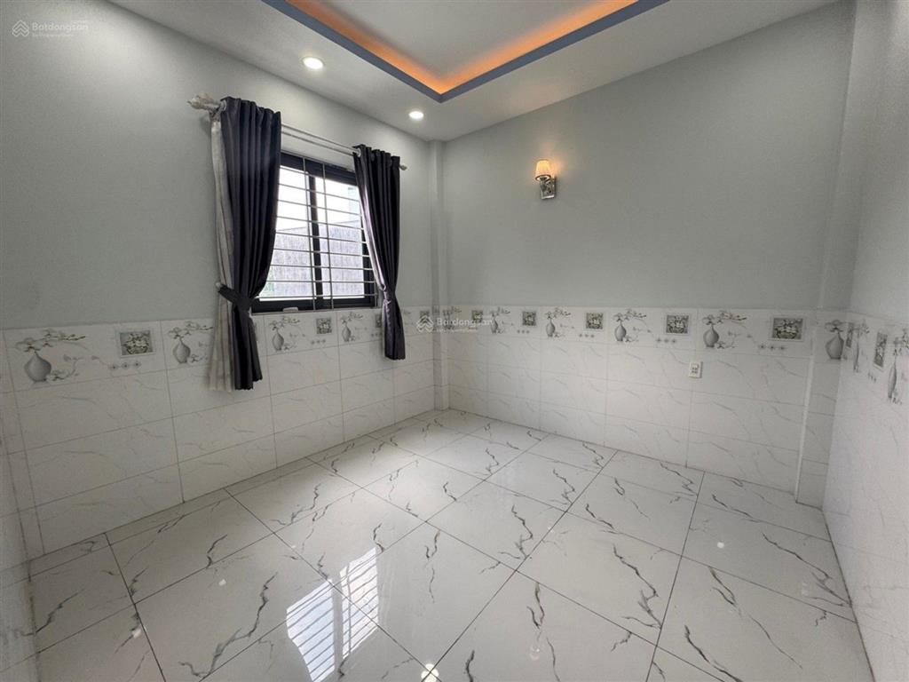 Bán nhà 2 tầng mặt tiền kinh doanh đặng thúc vịnh, hóc môn, rộng 32m, dt 5x15, giá 8 tỷ