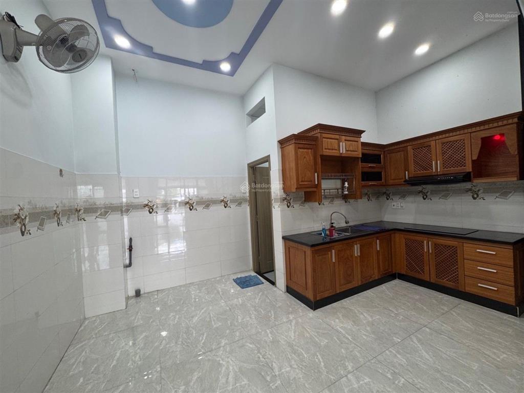 Bán nhà 2 tầng mặt tiền kinh doanh đặng thúc vịnh, hóc môn, rộng 32m, dt 5x15, giá 8 tỷ