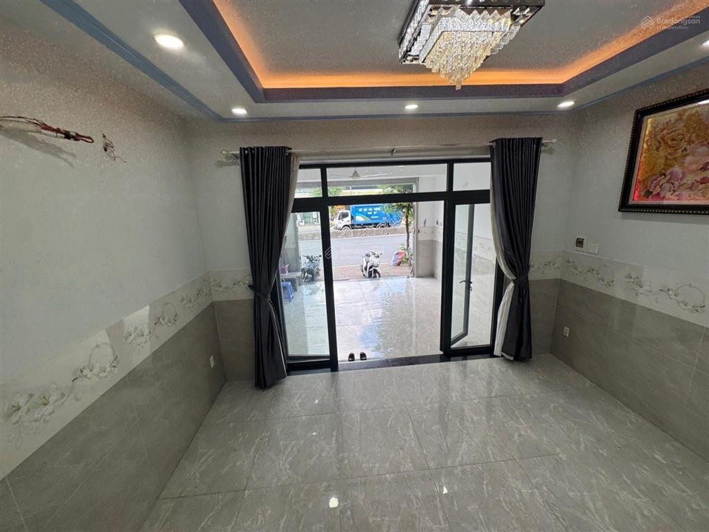Bán nhà 2 tầng mặt tiền kinh doanh đặng thúc vịnh, hóc môn, rộng 32m, dt 5x15, giá 8 tỷ