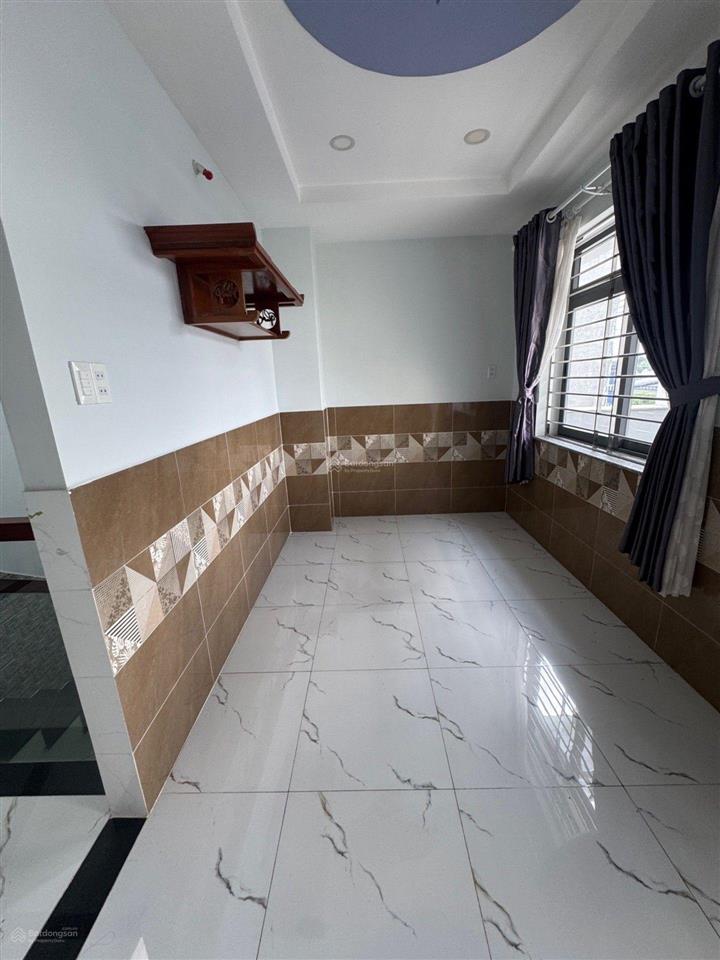 Bán nhà 2 tầng mặt tiền kinh doanh đặng thúc vịnh, hóc môn, rộng 32m, dt 5x15, giá 8 tỷ