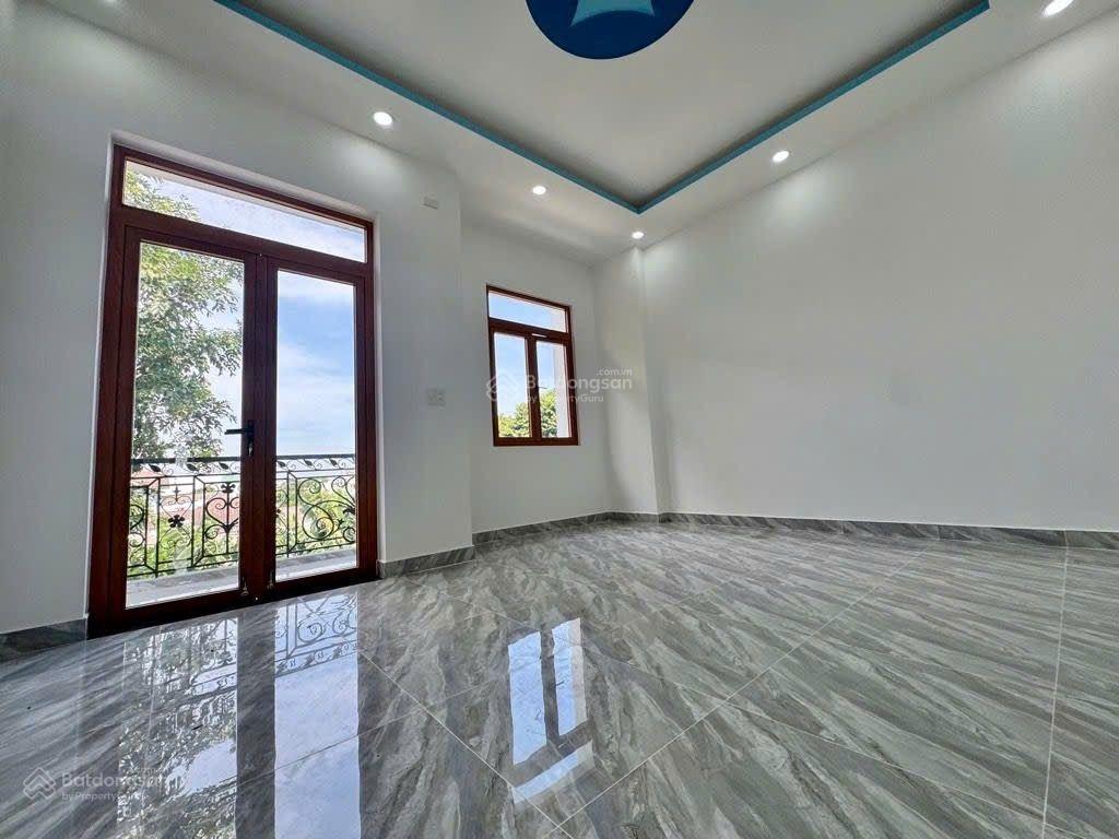 Nhà 3 tầng mặt tiền tam đông 8 hóc môn, diện tích 125m2, giá 6,2 tỷ