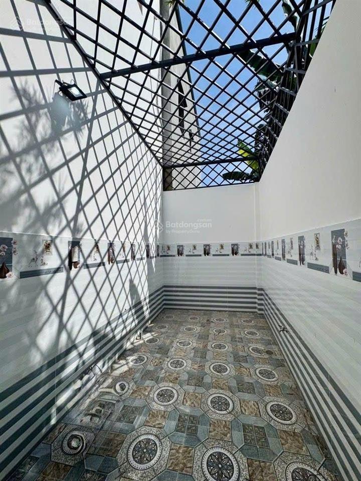 Nhà 3 tầng mặt tiền tam đông 8 hóc môn, diện tích 125m2, giá 6,2 tỷ