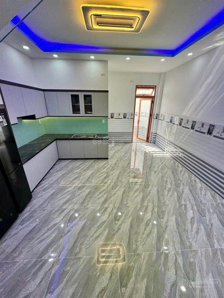 Nhà 3 tầng mặt tiền tam đông 8 hóc môn, diện tích 125m2, giá 6,2 tỷ