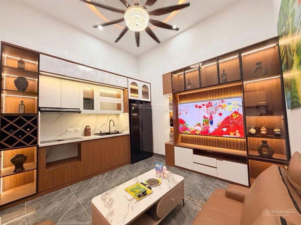 Hiếm hai bà trưng nhà đẹp 5 tầng 35m chỉ 9 tỷ
