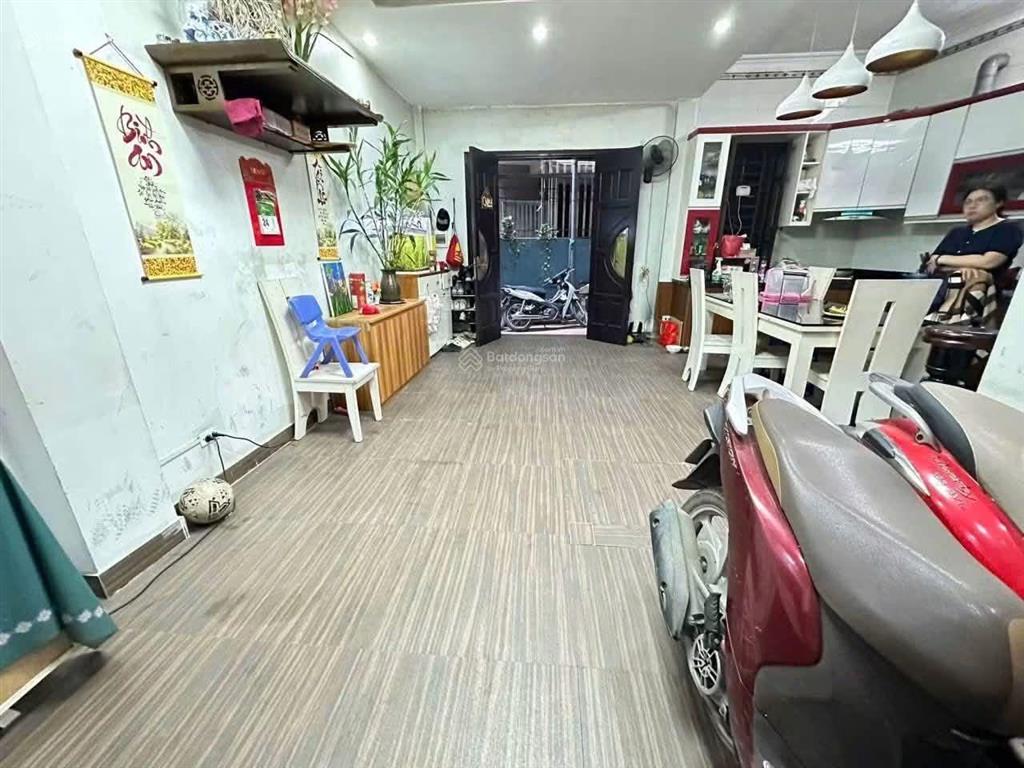 Trung tâm quận cầu giấy, nhà dân xây chắc chắn, 61m2 cải tạo thành ccmn dòng tiền, giá 15,3 tỷ