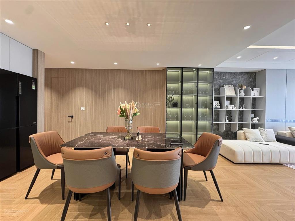 Chính chủ cần bán căn hộ 143m2 (4pn 2wc) toà hpc landmark 105 tố hữu. tầng trung, sẵn sổ, full nt