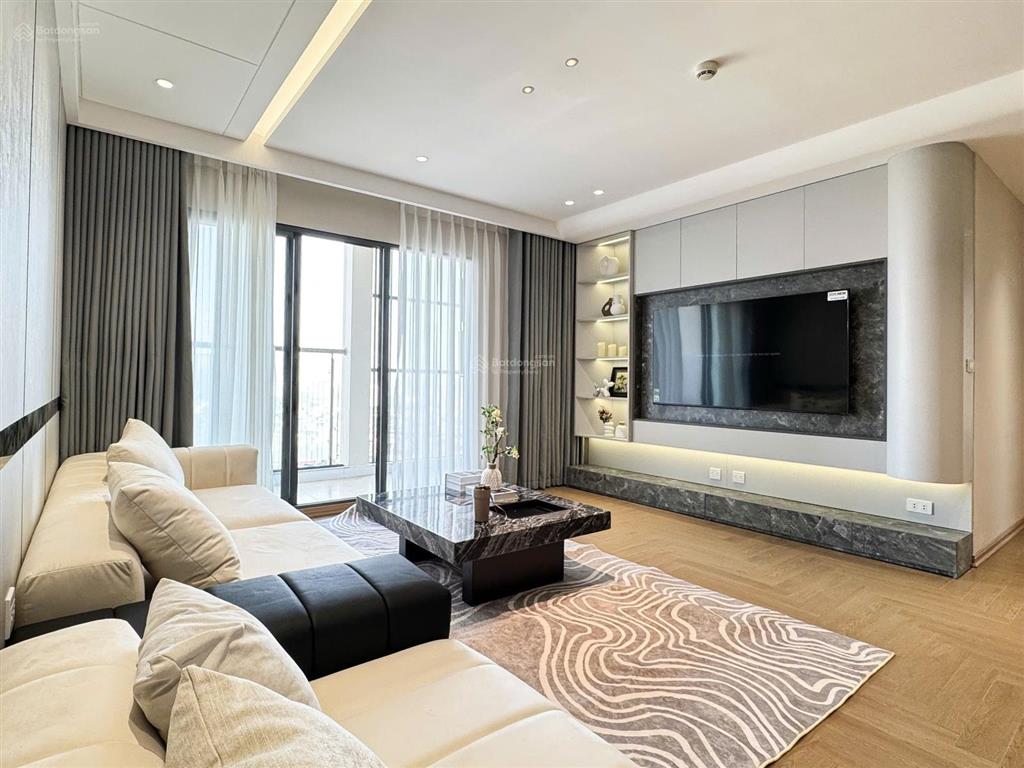 Chính chủ cần bán căn hộ 143m2 (4pn 2wc) toà hpc landmark 105 tố hữu. tầng trung, sẵn sổ, full nt