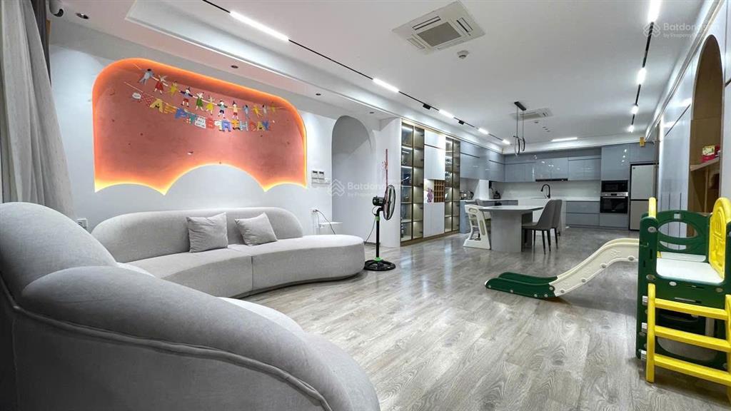 Chính chủ cần bán ch 134m2 (3pn2wc) toà hpc landmark105 tố hữu. tầng trung, sẵn sổ, full nội thất