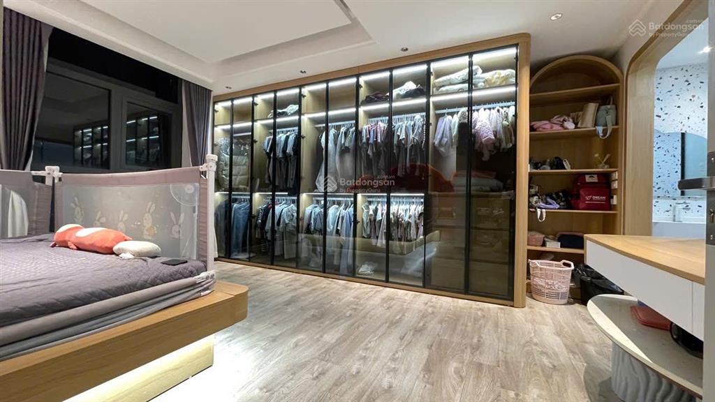 Chính chủ cần bán ch 134m2 (3pn2wc) toà hpc landmark105 tố hữu. tầng trung, sẵn sổ, full nội thất