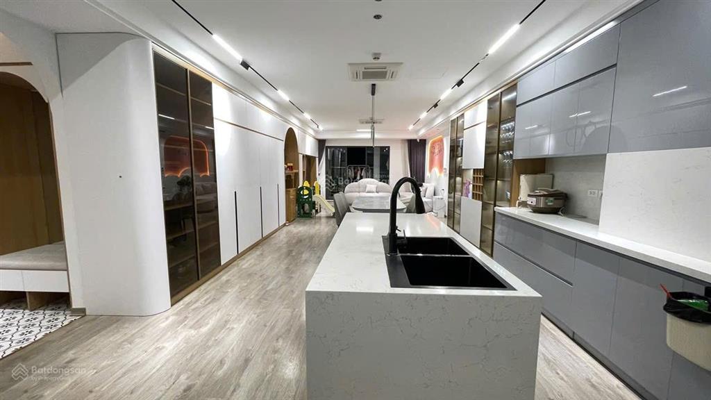 Chính chủ cần bán ch 134m2 (3pn2wc) toà hpc landmark105 tố hữu. tầng trung, sẵn sổ, full nội thất