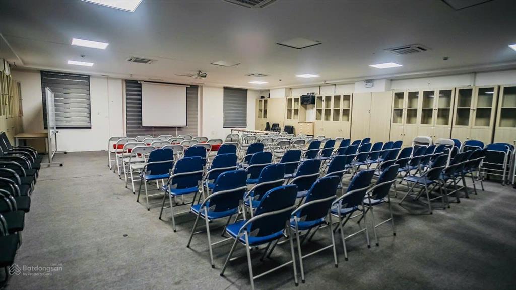 Bán tòa nhà 8 tầng phố hoàng quốc việt, 105m2. mặt tiền 7m. giá đầu tư