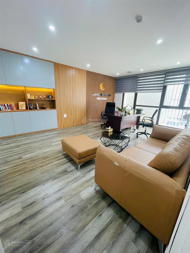 Bán tòa nhà 8 tầng phố hoàng quốc việt, 105m2. mặt tiền 7m. giá đầu tư
