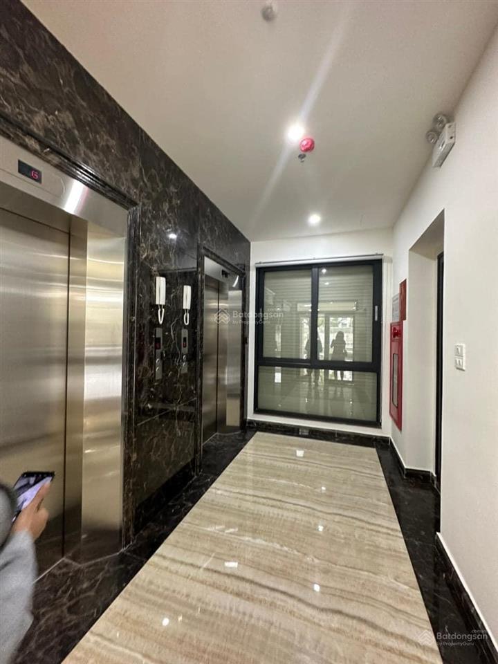 Chủ giảm chào 5 tỷ cho tòa nhà 11 tầng phố lê đức thọ. thiết kế thông sàn, giá đầu tư