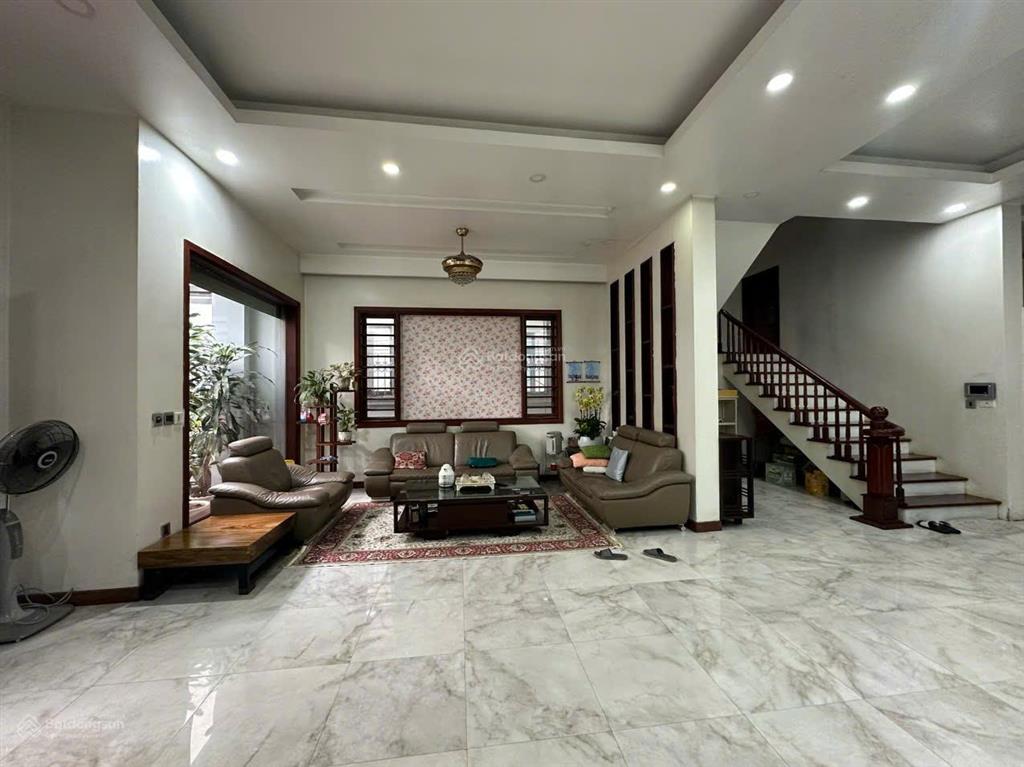 Bán căn biệt thự nổi bật kđt phùng khoang. nội thất đẹp, giá hợp lý