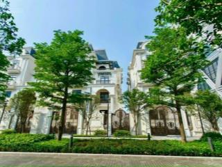 Chủ thiện chí bán căn bt đơn lập 4 mặt thoáng 320m2. mt 15m. có hầm và thang máy. giá đầu tư